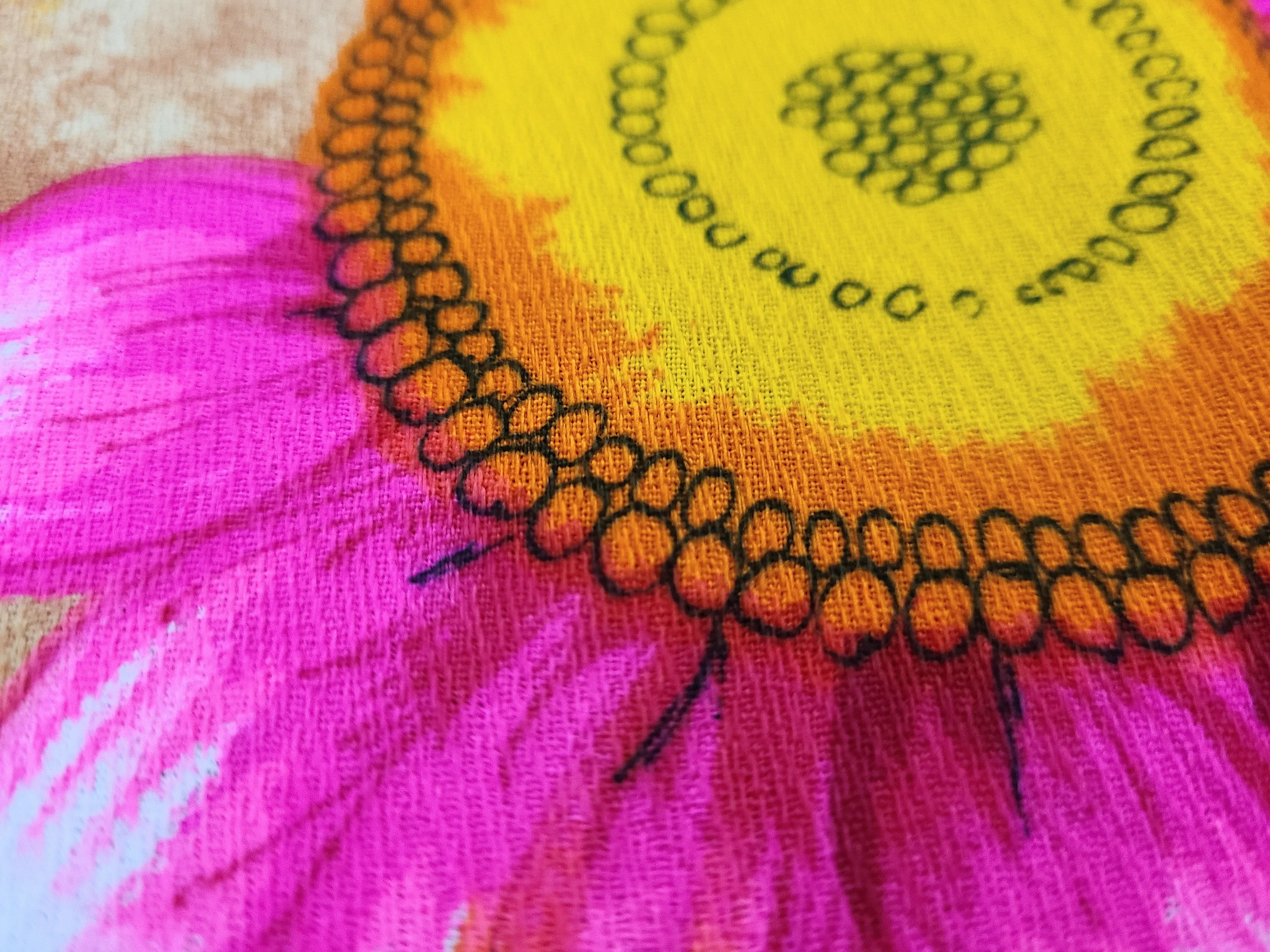 1960s 1970s Retro Fabric - Crepe - Sunflower - Hot Pink - Fabric Remnant - 6A3