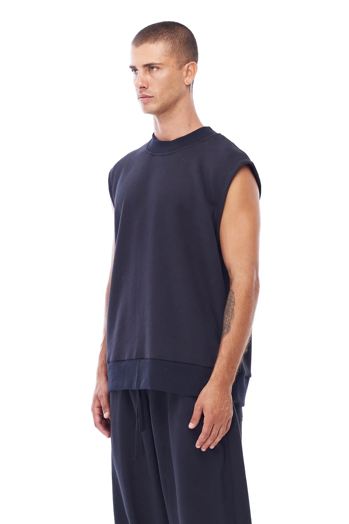 SLEEVELESS FLEECE SWEATSHIRT IN BLACK