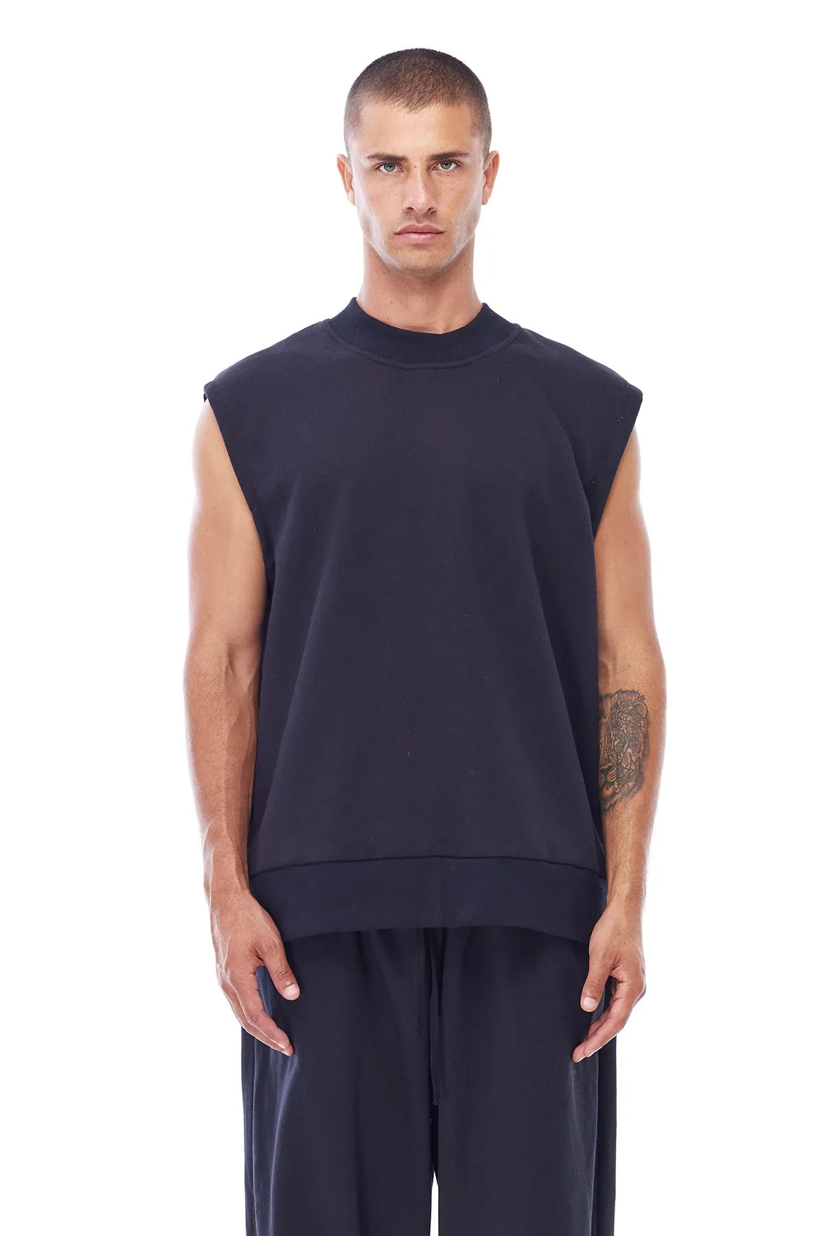 SLEEVELESS FLEECE SWEATSHIRT IN BLACK